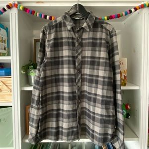 The North Face Men’s Button Down Collared Fleece Long Sleeve Gray Checkered